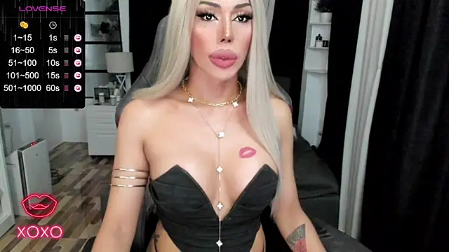 Snapshot of Forever_MissCandace chatting on 09-25-25, 04:11 Forever MissCandace online show from 09-25-25, 04:11