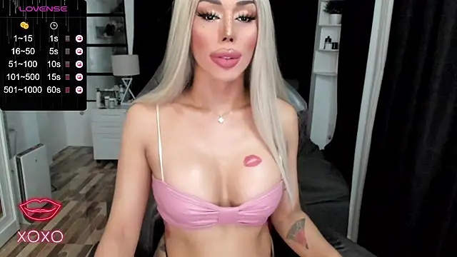 Snapshot of Forever_MissCandace chatting on 09-26-25, 04:33 Forever MissCandace online show from 09-26-25, 04:33