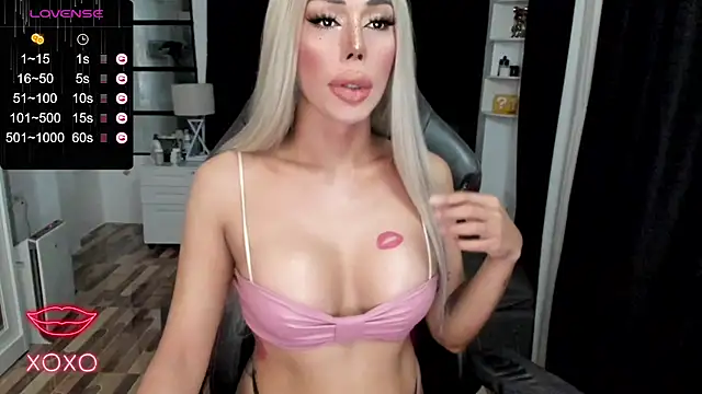 Snapshot of Forever_MissCandace chatting on 09-28-25, 11:54 Forever MissCandace online show from 09-28-25, 11:54