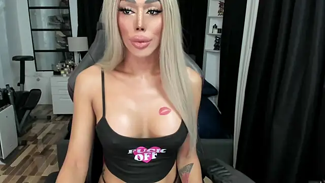 Snapshot of Forever_MissCandace chatting on 11-27-25, 06:54 Forever MissCandace online show from 11-27-25, 06:54