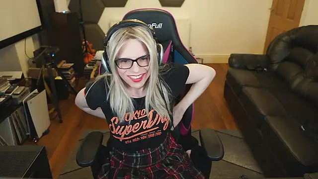 Snapshot of KelseyCobalt chatting on 02-20-25, 12:30 KelseyCobalt online show from 02-20-25, 12:30