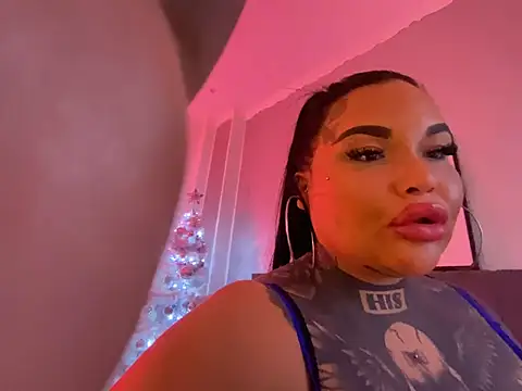 Snapshot of _MelinaCurves_ chatting on 12-19-24, 10:10 MelinaCurves online show from 12-19-24, 10:10