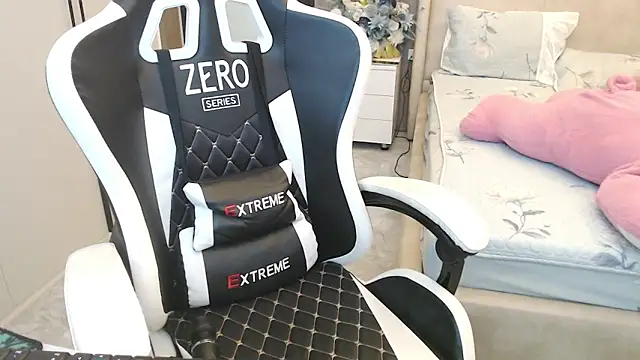 Hanako love online show from 03-19-25, 04:14