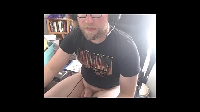 Snapshot of dragonhammer42 chatting on 05-20-26, 07:42 dragonhammer42 online show from 05-20-26, 07:42