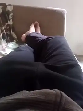 Snapshot of garoto1997 chatting on 10-31-25, 04:52 garoto1997 online show from 10-31-25, 04:52