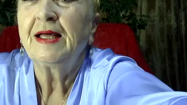 Emma52610 online show from 11-04-25, 12:15