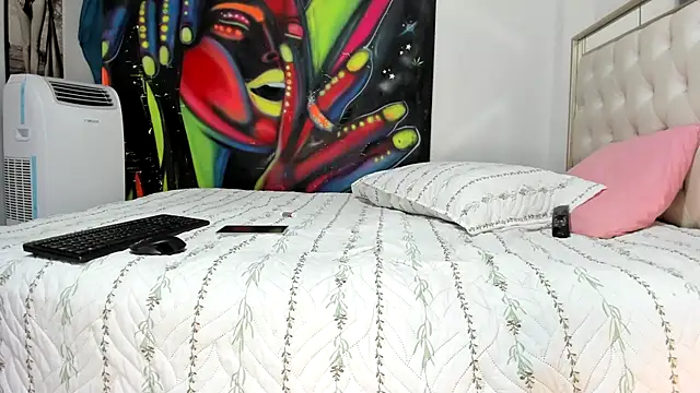 luna sexxy online show from 04-23-26, 03:19