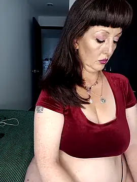 Snapshot of FireWoman chatting on 02-15-26, 05:31 FireWoman online show from 02-15-26, 05:31