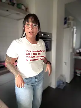 Snapshot of DannaaMeliza chatting on 12-14-24, 11:07 DannaaMeliza online show from 12-14-24, 11:07