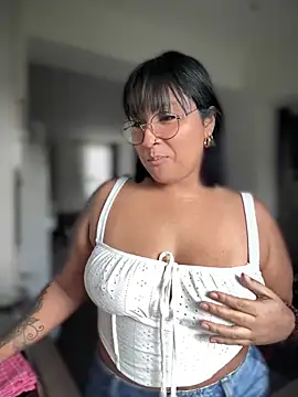 Snapshot of DannaaMeliza chatting on 12-19-24, 01:07 DannaaMeliza online show from 12-19-24, 01:07