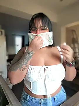 Snapshot of DannaaMeliza chatting on 12-28-24, 08:48 DannaaMeliza online show from 12-28-24, 08:48