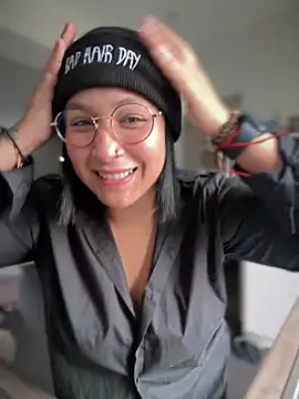 Snapshot of DannaaMeliza chatting on 01-04-25, 10:05 DannaaMeliza online show from 01-04-25, 10:05