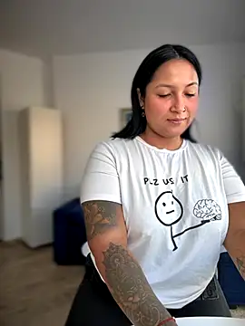 Snapshot of DannaaMeliza chatting on 09-27-25, 09:03 DannaaMeliza online show from 09-27-25, 09:03