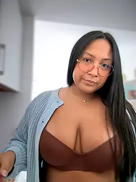 Snapshot of DannaaMeliza chatting on 10-27-25, 10:52 DannaaMeliza online show from 10-27-25, 10:52