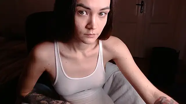 EvelynGG online show from 12-18-24, 04:20