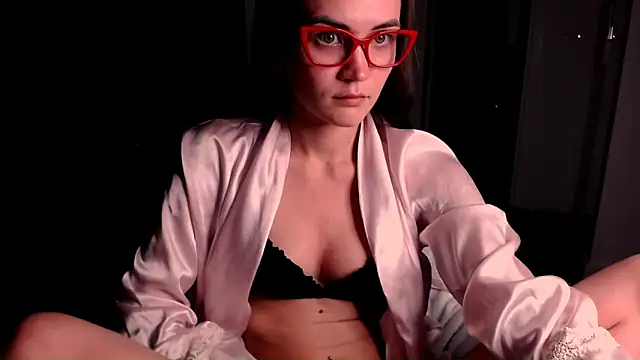 EvelynGG online show from 11-17-25, 11:43