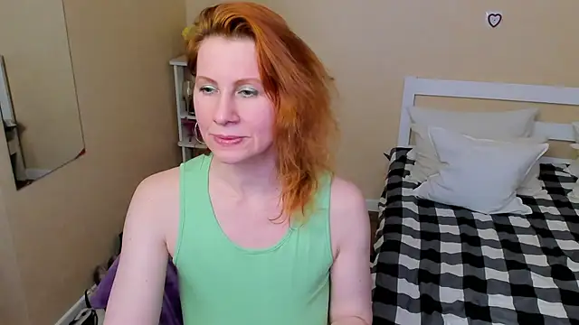 FoxySophia online show from 11-17-25, 07:36