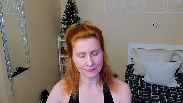 FoxySophia online show from 12-15-25, 01:37