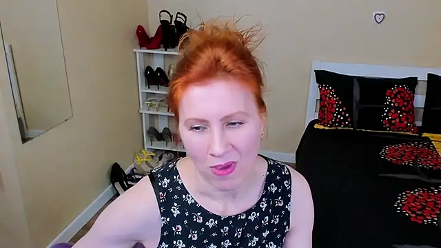 Snapshot of FoxySophia chatting on 04-25-26, 12:08 FoxySophia online show from 04-25-26, 12:08