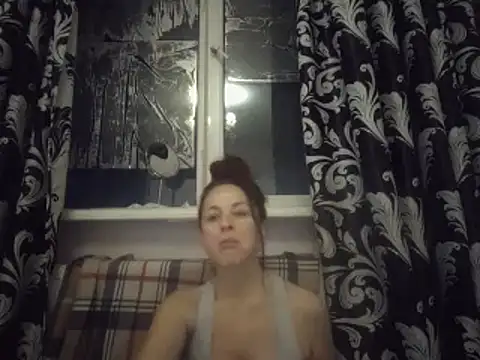 Snapshot of LindaStarS chatting on 01-20-25, 03:39 LindaStarS online show from 01-20-25, 03:39