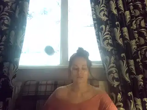 Snapshot of LindaStarS chatting on 01-28-25, 05:43 LindaStarS online show from 01-28-25, 05:43