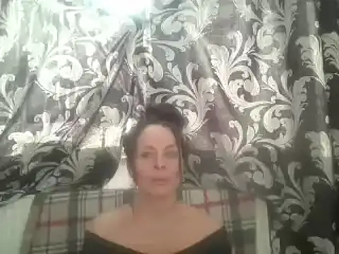 Snapshot of LindaStarS chatting on 02-08-25, 12:39 LindaStarS online show from 02-08-25, 12:39