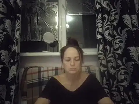 Snapshot of LindaStarS chatting on 02-11-25, 04:56 LindaStarS online show from 02-11-25, 04:56