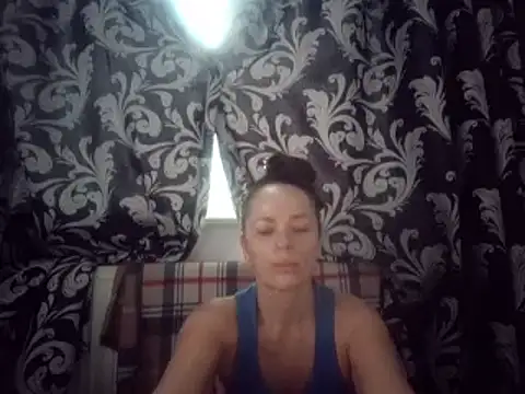 Snapshot of LindaStarS chatting on 02-14-25, 05:51 LindaStarS online show from 02-14-25, 05:51
