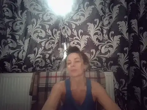 Snapshot of LindaStarS chatting on 02-17-25, 06:31 LindaStarS online show from 02-17-25, 06:31