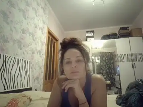 Snapshot of LindaStarS chatting on 02-18-25, 04:59 LindaStarS online show from 02-18-25, 04:59