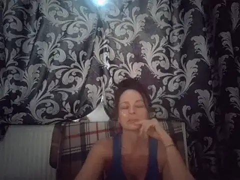 Snapshot of LindaStarS chatting on 02-19-25, 05:27 LindaStarS online show from 02-19-25, 05:27