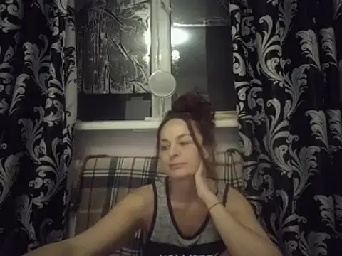 Snapshot of LindaStarS chatting on 03-17-25, 05:38 LindaStarS online show from 03-17-25, 05:38