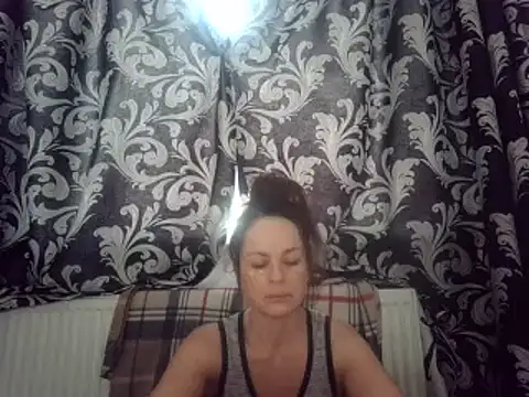 Snapshot of LindaStarS chatting on 03-18-25, 05:52 LindaStarS online show from 03-18-25, 05:52