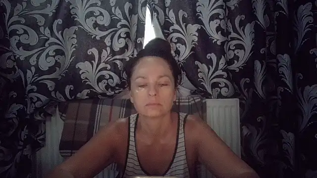 Snapshot of LindaStarS chatting on 09-10-25, 04:34 LindaStarS online show from 09-10-25, 04:34