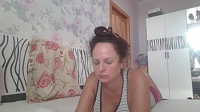 Snapshot of LindaStarS chatting on 09-11-25, 01:33 LindaStarS online show from 09-11-25, 01:33