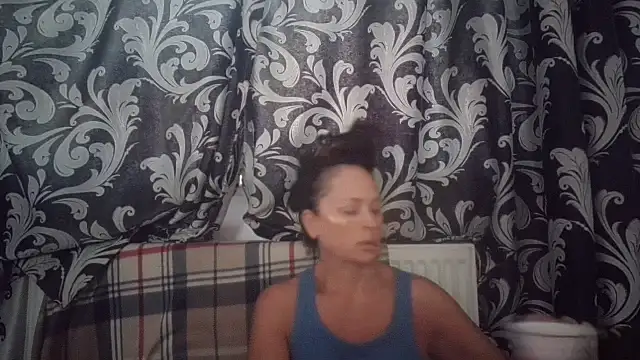Snapshot of LindaStarS chatting on 09-26-25, 04:38 LindaStarS online show from 09-26-25, 04:38