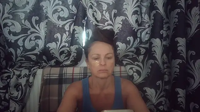 Snapshot of LindaStarS chatting on 09-29-25, 05:12 LindaStarS online show from 09-29-25, 05:12