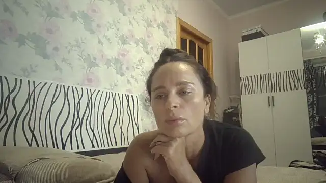Snapshot of LindaStarS chatting on 10-04-25, 05:55 LindaStarS online show from 10-04-25, 05:55