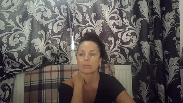 Snapshot of LindaStarS chatting on 10-09-25, 06:33 LindaStarS online show from 10-09-25, 06:33
