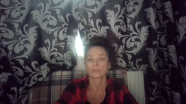 Snapshot of LindaStarS chatting on 10-10-25, 05:06 LindaStarS online show from 10-10-25, 05:06
