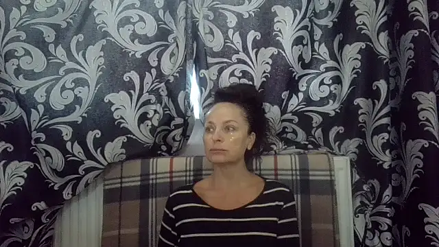 Snapshot of LindaStarS chatting on 10-19-25, 07:31 LindaStarS online show from 10-19-25, 07:31