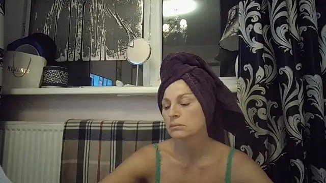 LindaStarS online show from 11-22-25, 05:01