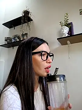 Snapshot of loveuu-bae chatting on 01-17-25, 09:06 loveuu-bae online show from 01-17-25, 09:06