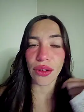 Snapshot of loveuu-bae chatting on 11-26-25, 01:06 loveuu-bae online show from 11-26-25, 01:06