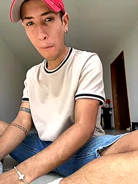 RetainedHound online show from 10-05-25, 04:49