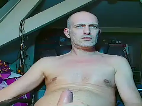 Snapshot of maxhard77 chatting on 01-17-25, 01:25 maxhard77 online show from 01-17-25, 01:25