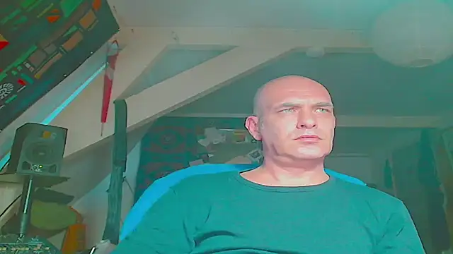 Snapshot of maxhard77 chatting on 05-16-26, 03:36 maxhard77 online show from 05-16-26, 03:36