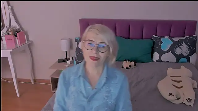 Snapshot of sabrinamacmarren chatting on 01-28-25, 12:00 sabrinamacmarren online show from 01-28-25, 12:00