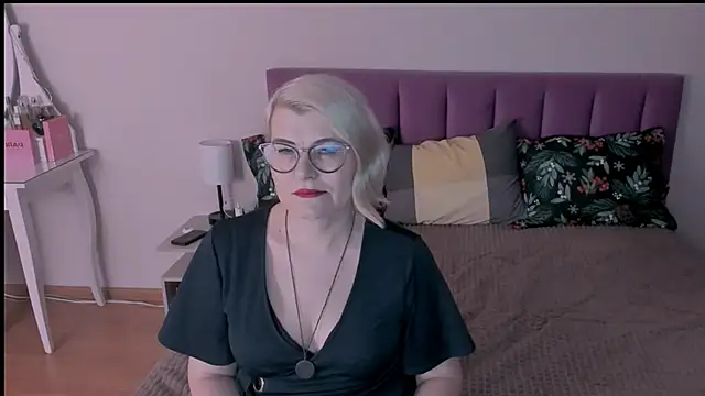 Snapshot of sabrinamacmarren chatting on 02-02-25, 04:22 sabrinamacmarren online show from 02-02-25, 04:22