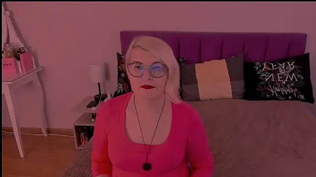 Snapshot of sabrinamacmarren chatting on 02-04-25, 12:33 sabrinamacmarren online show from 02-04-25, 12:33